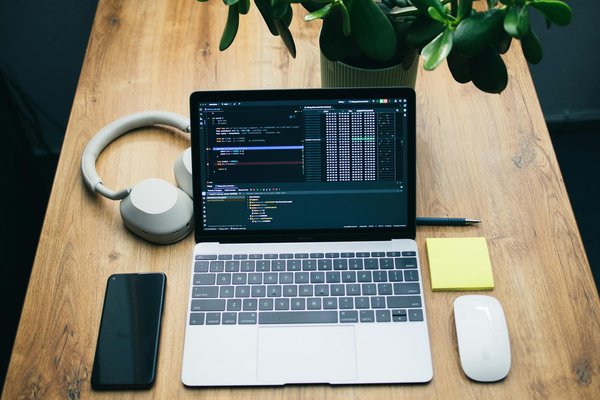 Quais são as vantagens de usar uma docking station para laptops?